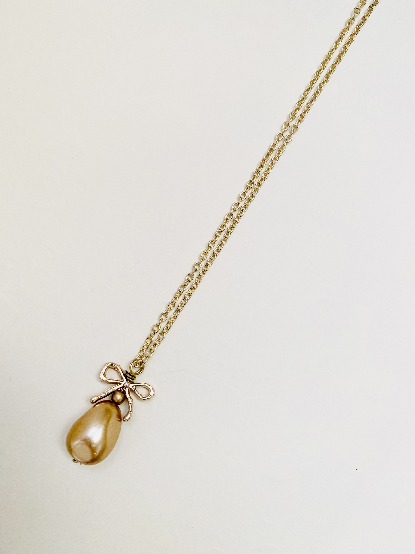 Mother of Pearl Oval Pendant Gold Necklace 