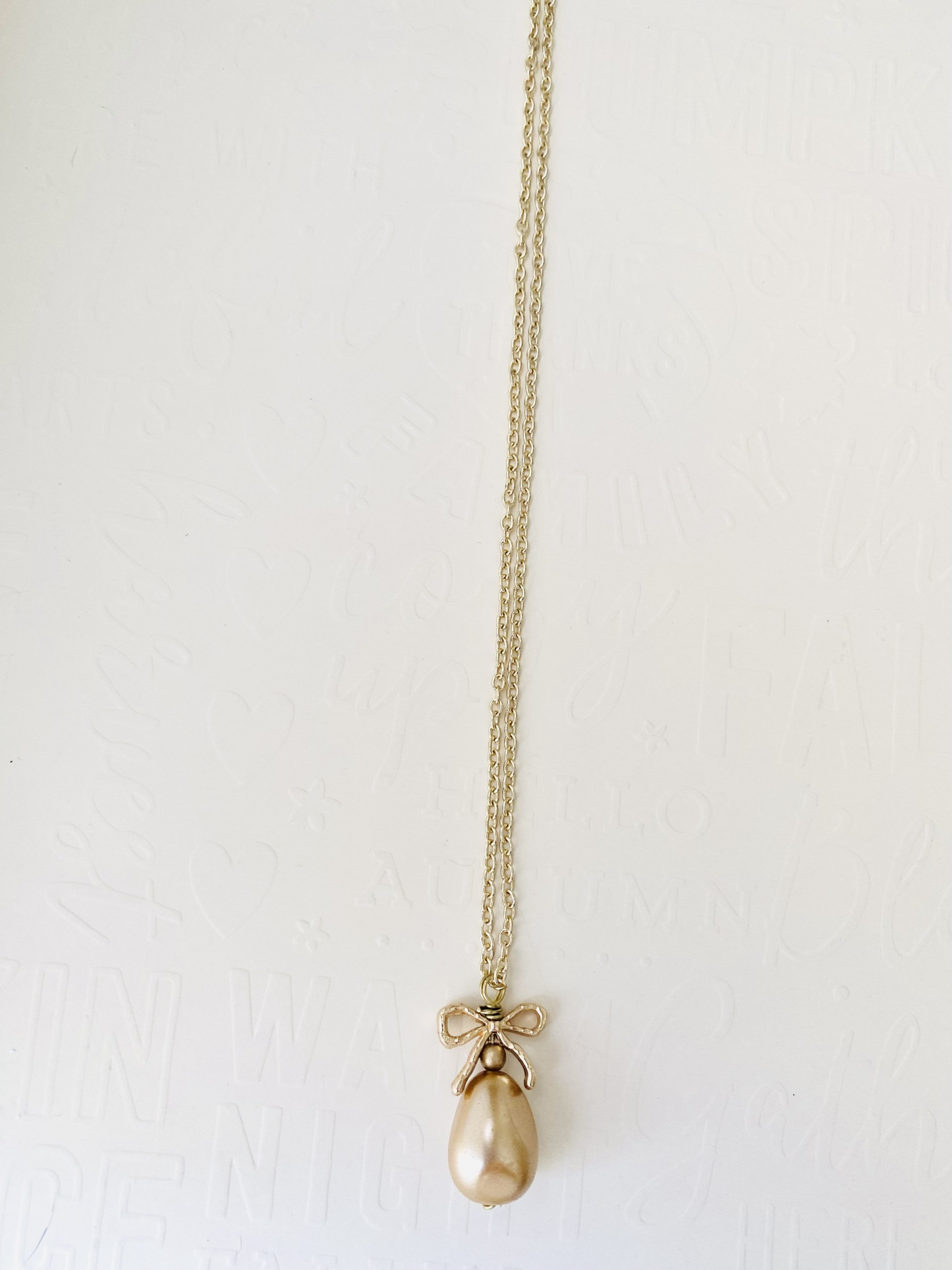 Mother of Pearl Oval Pendant Gold Necklace 